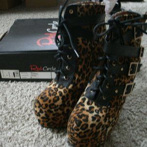 Cheetah print heels Pre-owned